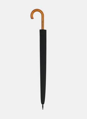 Duży czarny parasol z drewnianą rączką