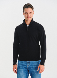 Czarny sweter z rozpinaną stójką