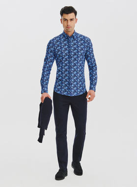 Granatowa dzianinowa koszula w kwiaty