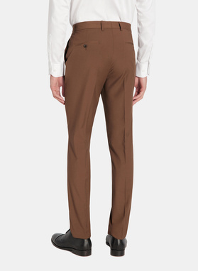 Gładki brązowy garnitur męski