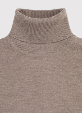 Męski golf w kolorze beżowym