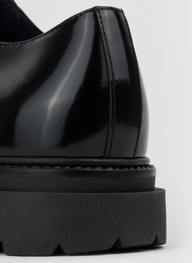 Czarne buty męskie typy derby