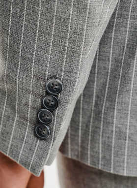 Szary garnitur męski