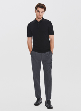 Czarny swetrowy t-shirt polo