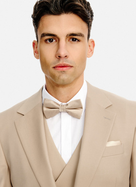 Beżowy wełniany garnitur męski