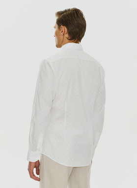 Biała koszula z długimi rękawami w mikrowzór