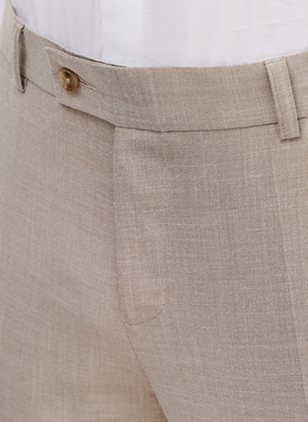 Gładki beżowy garnitur męski