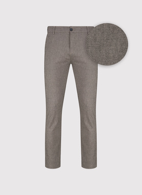 Brązowe spodnie chino