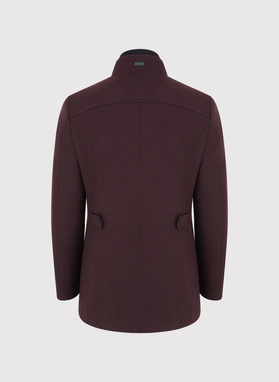 Bordowy płaszcz zapinany na guziki