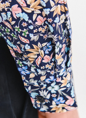 Granatowa koszula w kwiaty