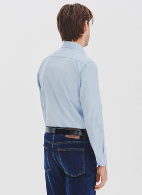 Jasnoniebieska koszula jeansowa