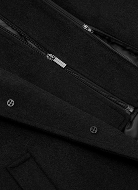 Czarny płaszcz męski z odpinaną stójką