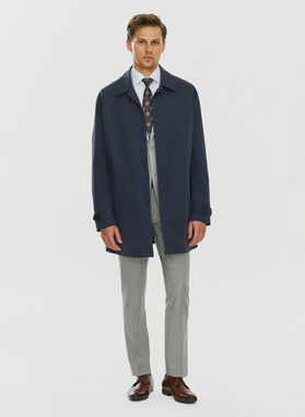 Granatowy wiosenny płaszcz męski