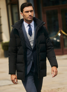 Czarna puchowa kurtka męska