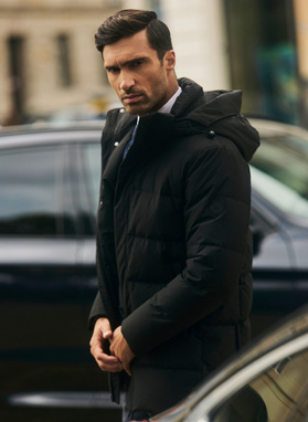 Czarna puchowa kurtka męska