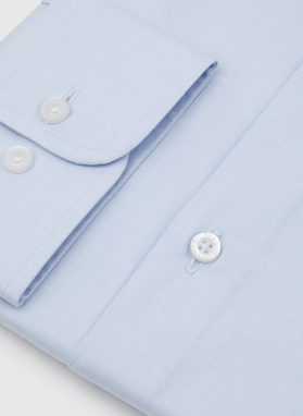 Gładka koszula męska w kolorze jasnoniebieskim