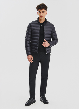 Czarna kurtka pikowana