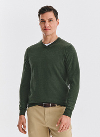 Wełniany sweter w kolorze zielonym