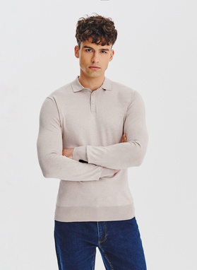 Sweter polo w kolorze beżowym