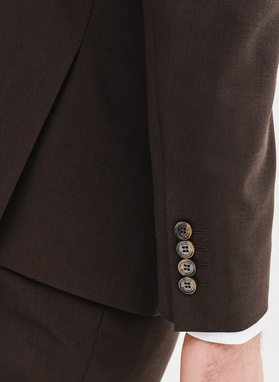 Gładki brązowy garnitur męski