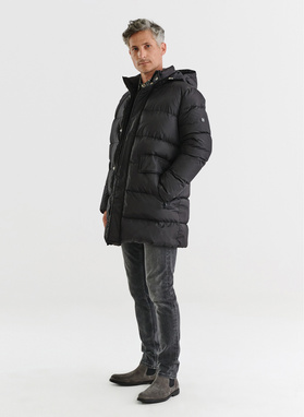 Czarna długa pikowana kurtka