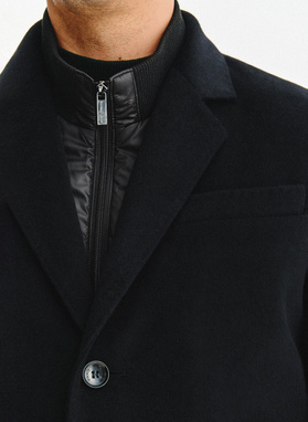 Czarny płaszcz męski z wełną