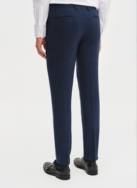 Granatowy garnitur męski z lnem