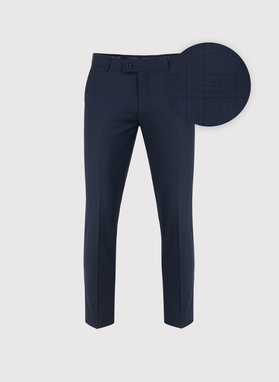 Garnitur męski w subtelną kratę