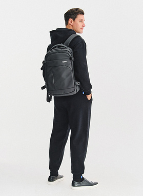 Czarny plecak męski