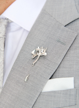 Srebrna szpilka do marynarki męskiej kwiat lotosu