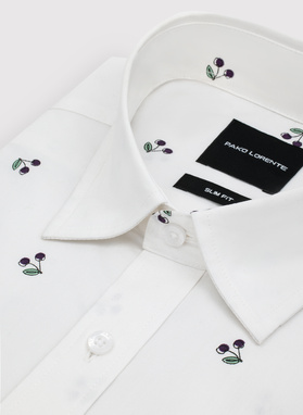 Biała koszula męska w wiśnie