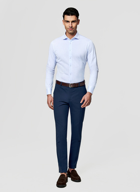 Błękitna koszula w prążek