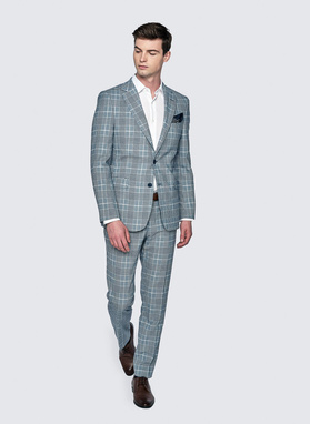 Niebieski garnitur w kratę
