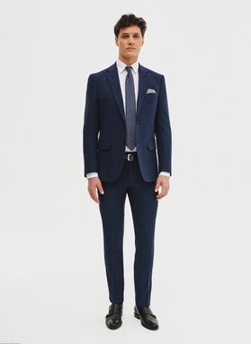 Granatowy garnitur męski z lnem