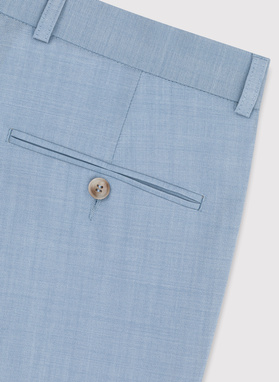 Błękitny męski garnitur