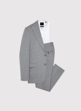 Szary garnitur męski