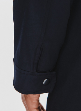 Granatowy płaszcz jesienny