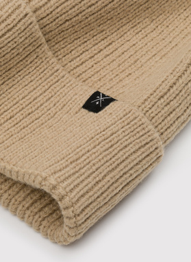 Beżowa czapka męska