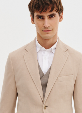 Dzianinowa marynarka w kolorze beżowym