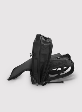 Czarny plecak męski z USB