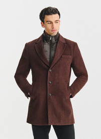 Brązowy płaszcz męski z odpinanym kołnierzem