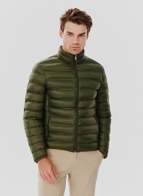 Krótka pikowana kurtka w kolorze zielonym