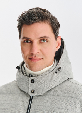 Szara kurtka w kratę z odpinanym kapturem