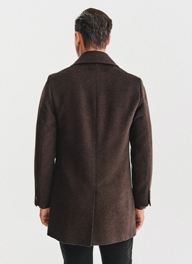 Brązowy dwurzędowy płaszcz męski