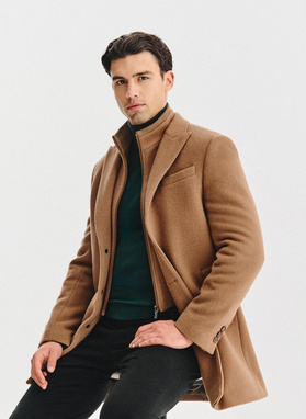 Kamelowy płaszcz męski z odpinaną stójką