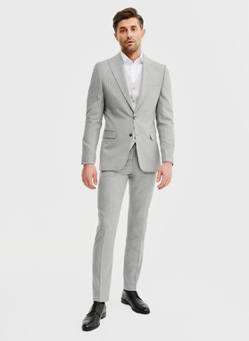 Szary garnitur męski
