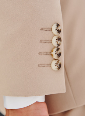 Gładki beżowy garnitur męski