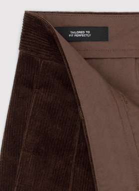 Brązowe spodnie z zakładkami