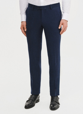 Granatowy garnitur męski z lnem