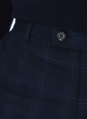 Dwuczęściowy garnitur męski w kratę